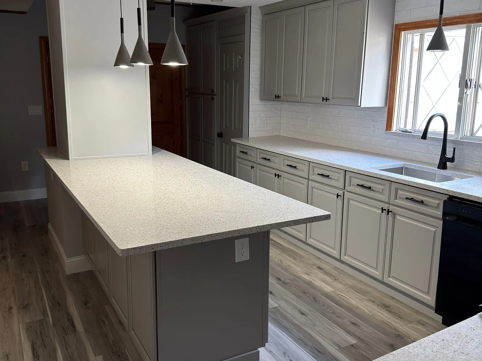 6 bed, 9999 sqft, $7,800 — Photo 2