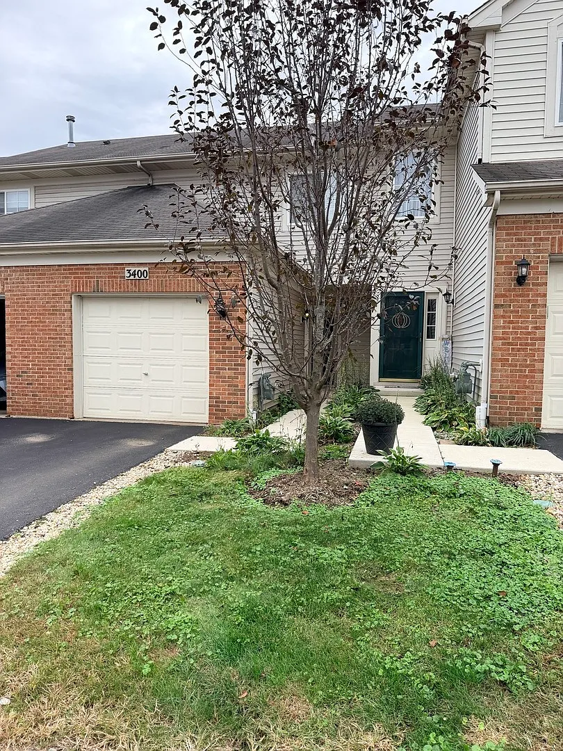 2 bed, 1.5 bath, 1032 sqft, $1,995 — Photo 1