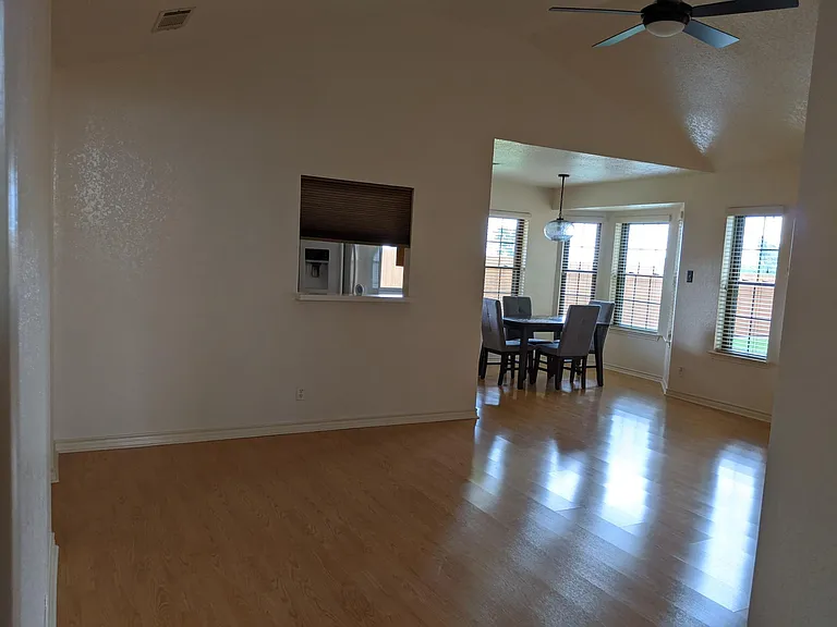 1301 Stratford Dr — Photo 8