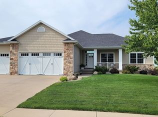 830 Juniper Ave, Robins, IA 52328