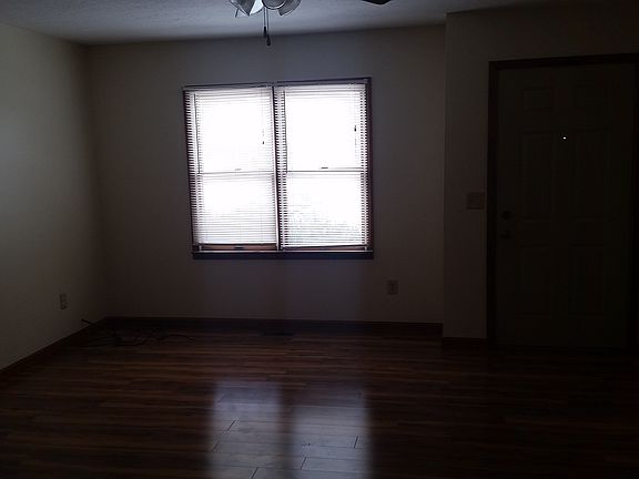 2nd image of 225-227 Elas Ct