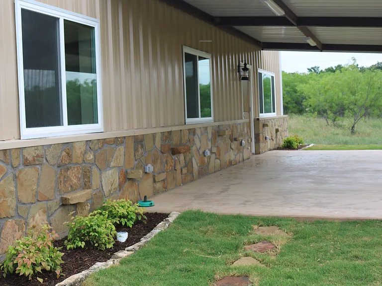 110 Walnut Ln — Photo 2