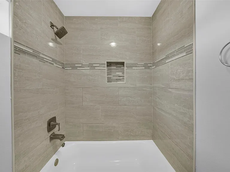 4732 Carmen St #B — Photo 15
