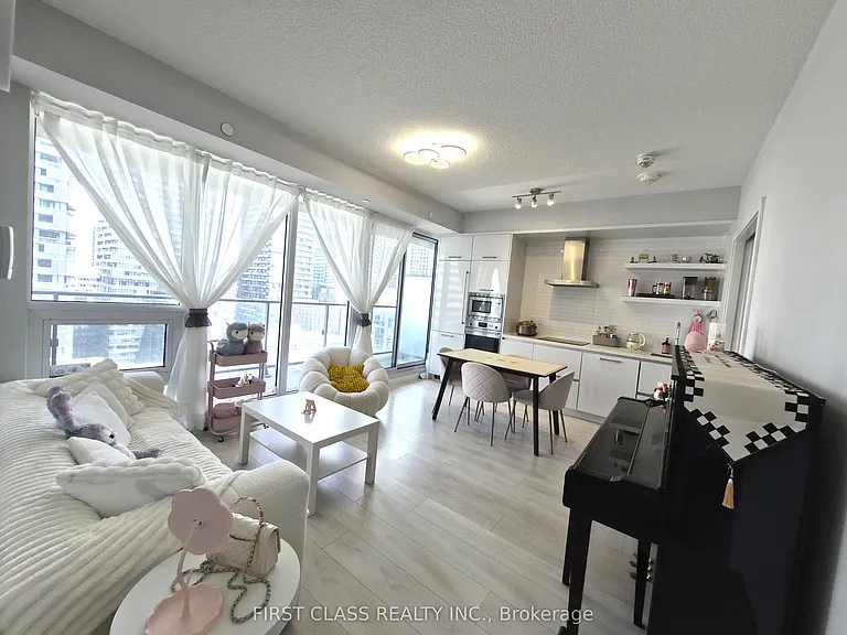 2221 Yonge St #1501 — Photo 8