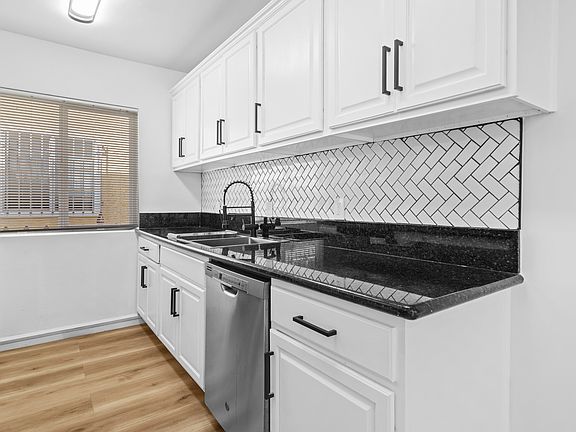 5th image of 422 Broadway St #424