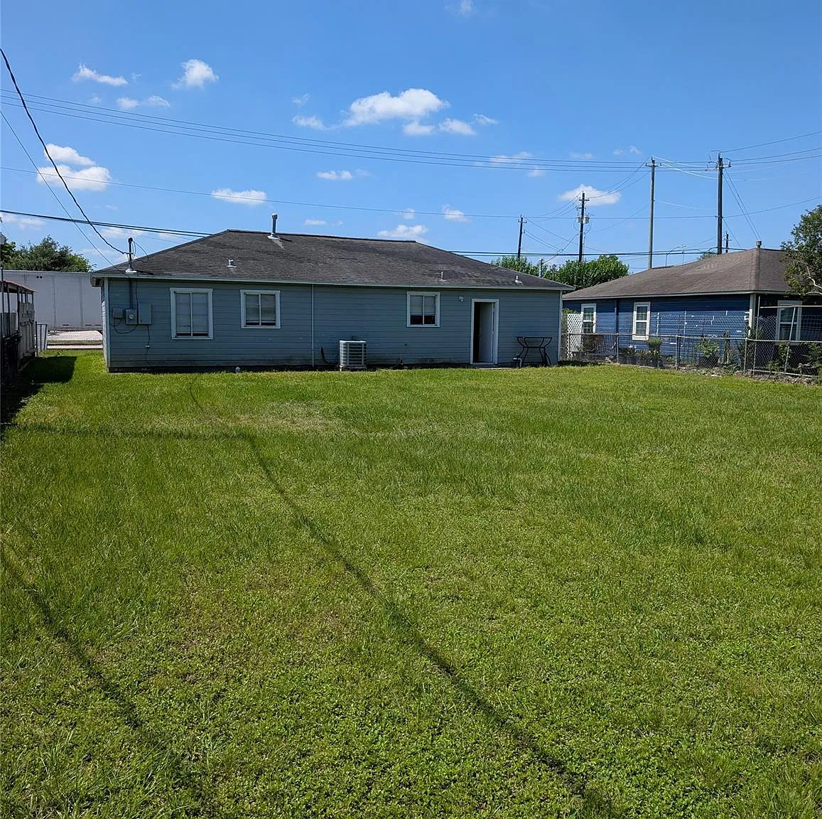3 bed, 1.0 bath, 919 sqft, $1,600 — Photo 4