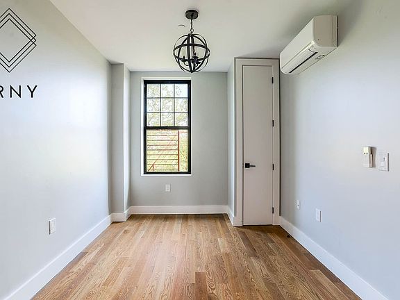 4th image of 970 Gates Ave #4C