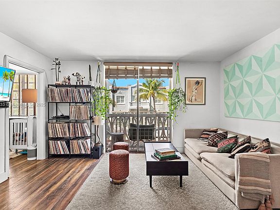 5th image of 335 Collins Ave APT 201