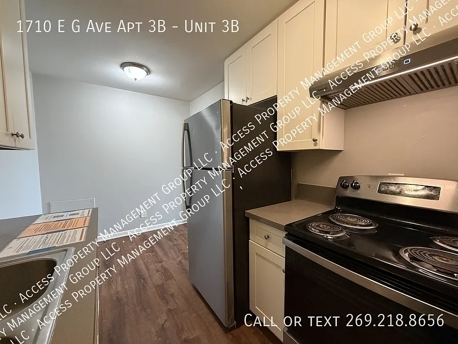 2BR Apt top floor with balcony! — Photo 4