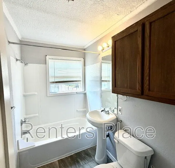 1436 E 38th St #B — Photo 11