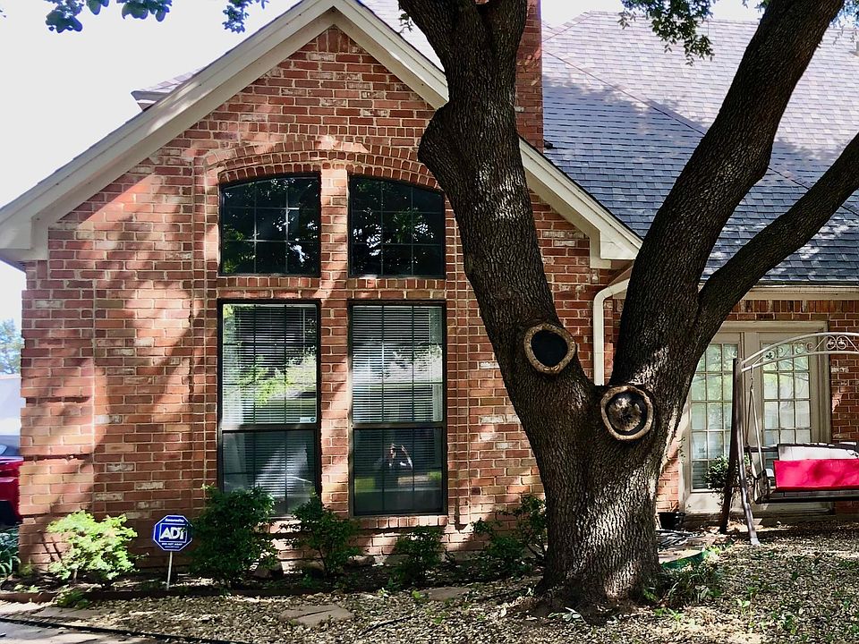 Townhome in quiet, leafy residential neighborhood