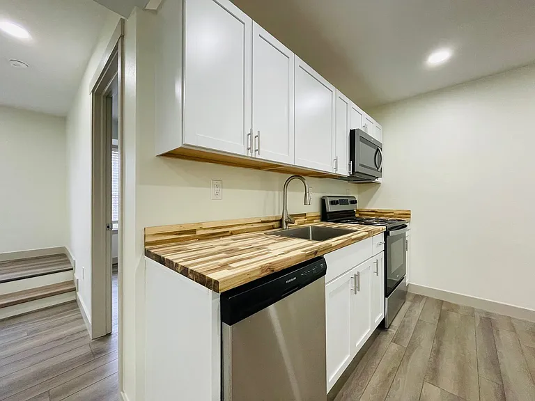 125 N Washington St — Photo 145
