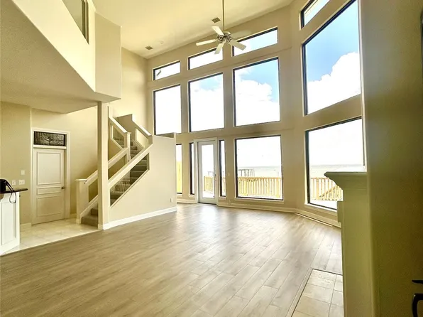 807 Kipp Ave #C, Kemah, TX 77565