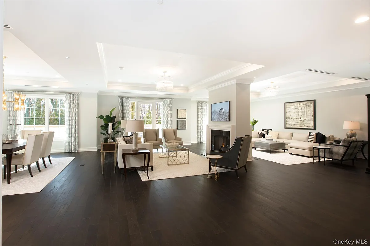 Building Photo - 3000 Royal Ct #3211