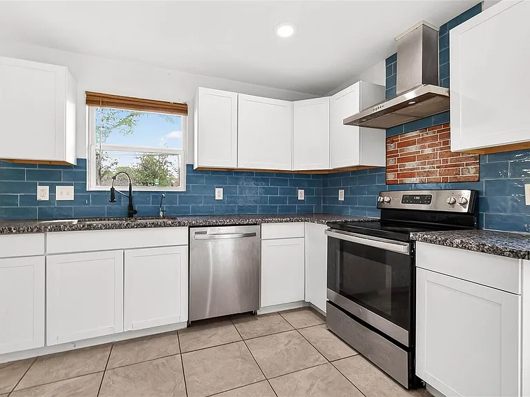 29311 Raestone St — Photo 2