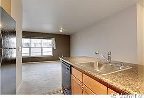3rd image of 1623 N Saint Paul St Unit 410