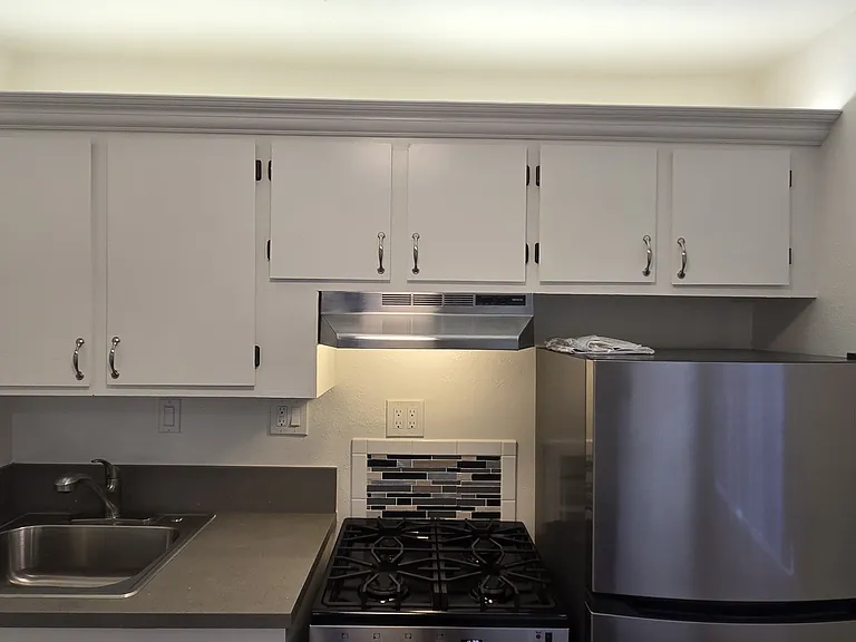 2440 Corinth Ave #103 — Photo 2
