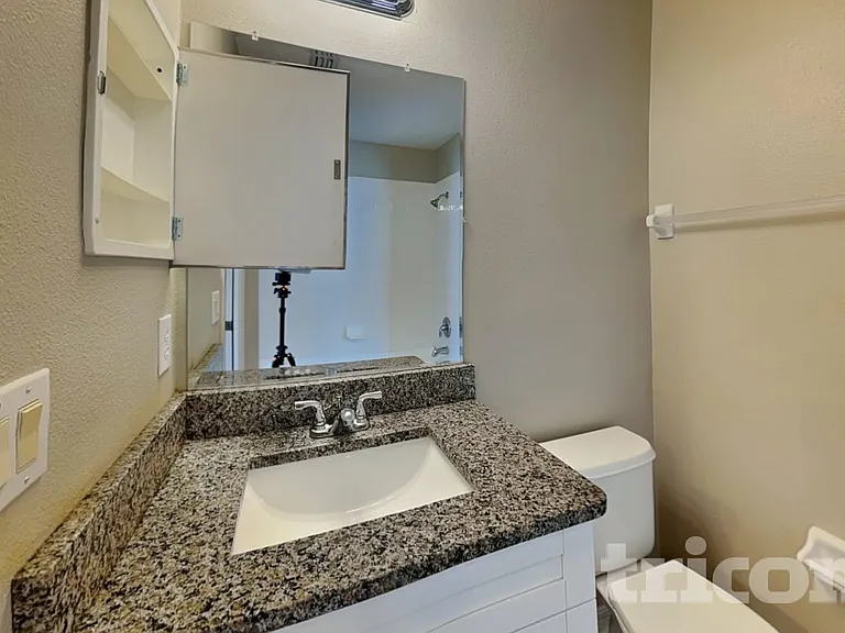 10041 Creek Bluff Dr — Photo 14