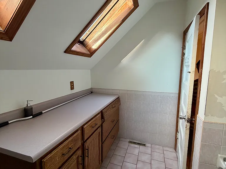 179 Warwick St — Photo 8