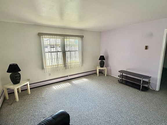 3rd image of 14 Leisure Ln