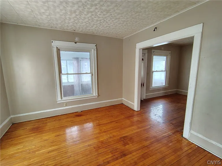 2331 Midland Ave — Photo 8