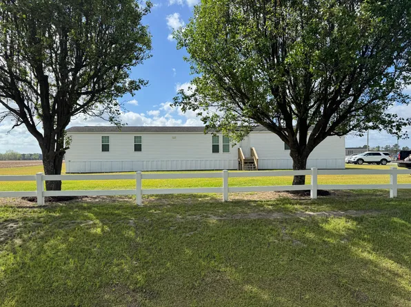 101 Mary E Edwards Dr, Vanceboro, NC 28586