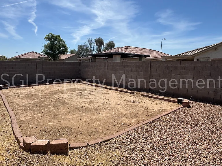 2407 W Mobile Ln — Photo 13