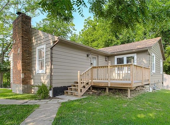 2nd image of 160 Novak St