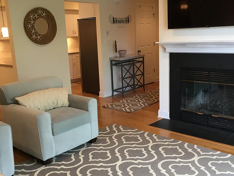 250 Sea Eagle Dr #7 — Photo 2