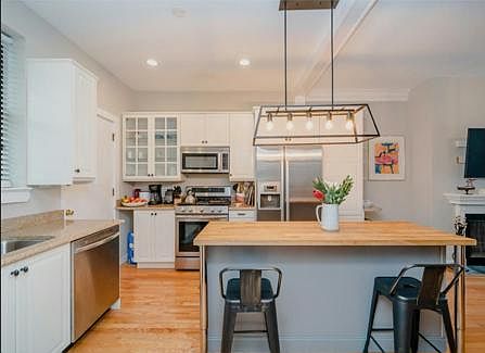 3rd image of 3749 N Pine Grove Ave #1