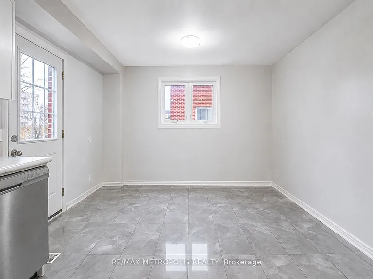 1098 Cedar St — Photo 10