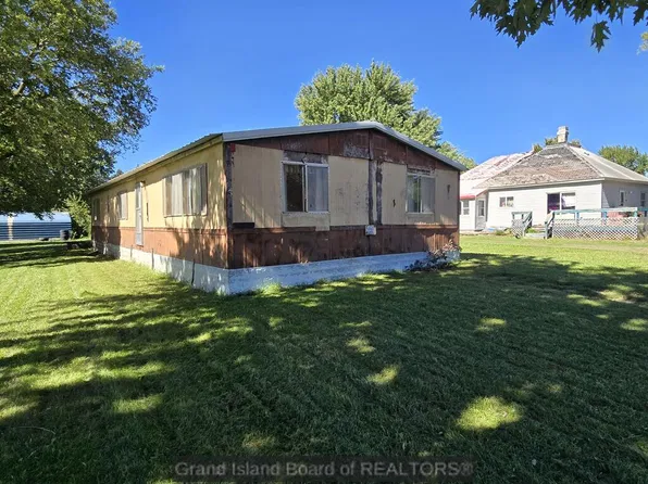 635 University St, Guide Rock, NE 68942
