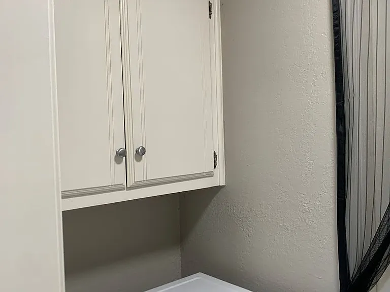 517 Post Oak Ln — Photo 13