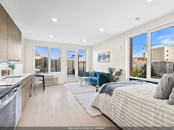 1 Mallory Avenue image 1 of 32