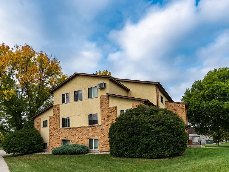 Fargo, ND Huntington Apartments |Exterior