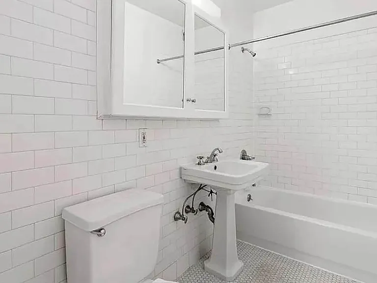 190 E 7th St #611 — Photo 8