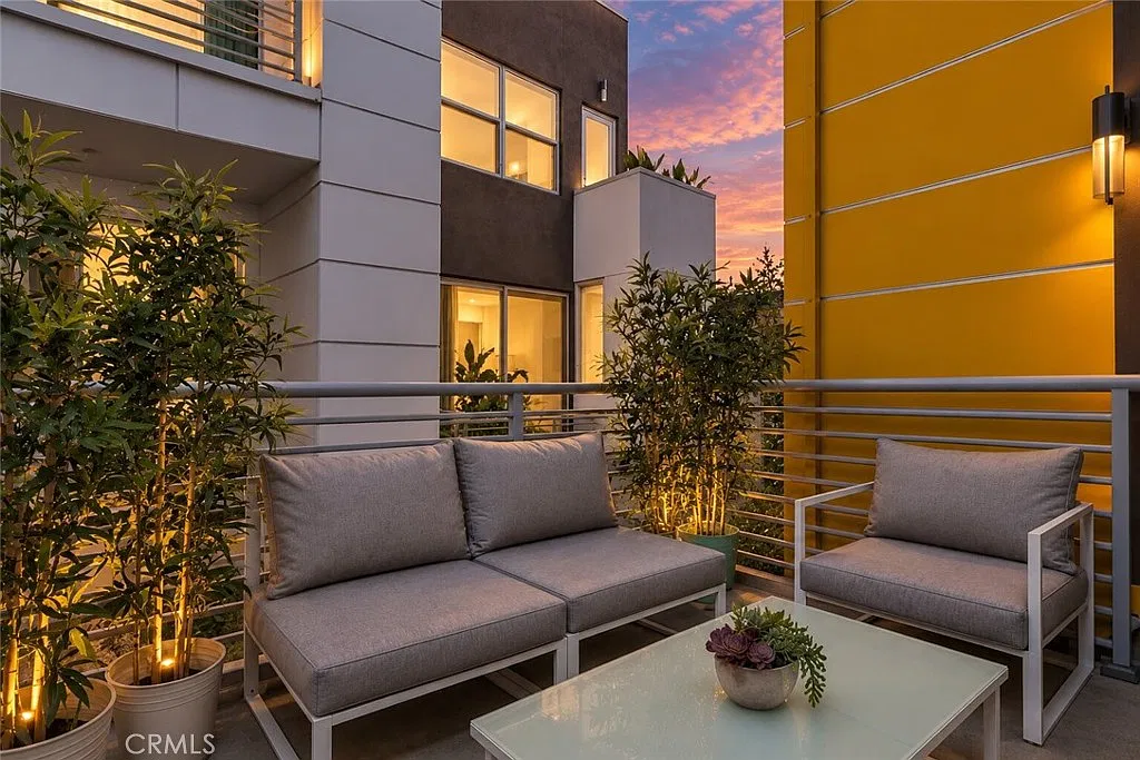 2 bed, 1219 sqft, $4,200 — Photo 4