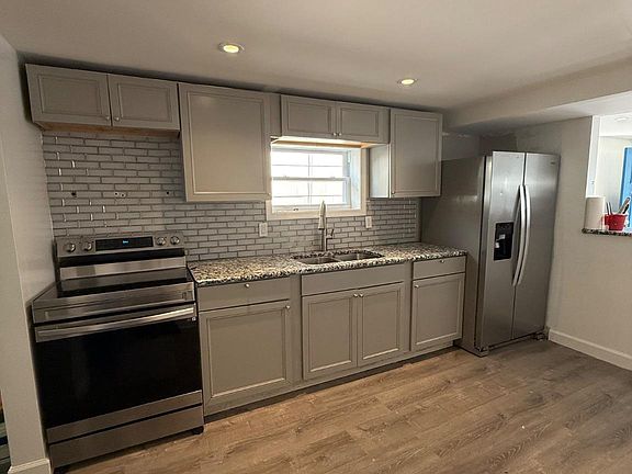 5th image of 220 North St