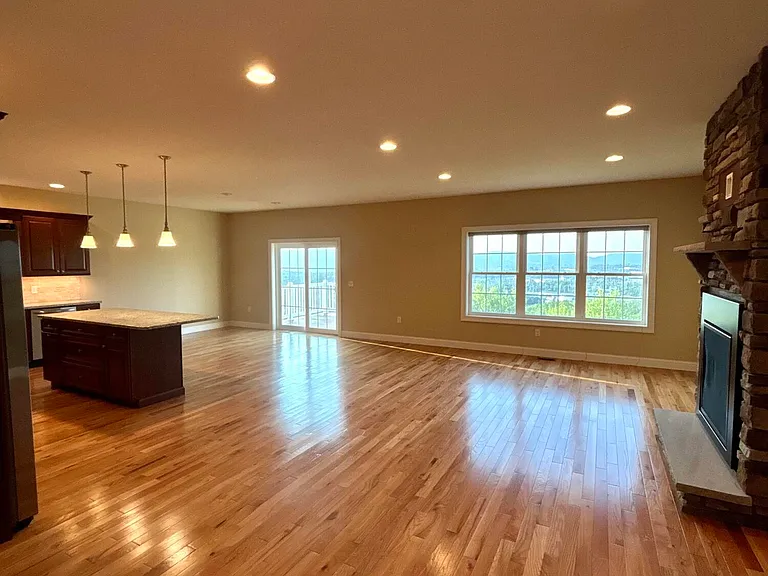 1803 Robinson Close — Photo 3