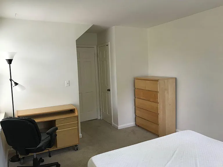 3201 S Stafford St — Photo 3