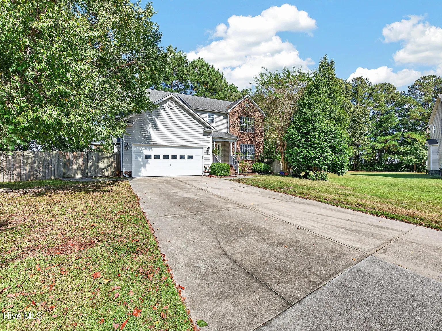 4 bed, 2.5 bath, $2,300 — Photo 4
