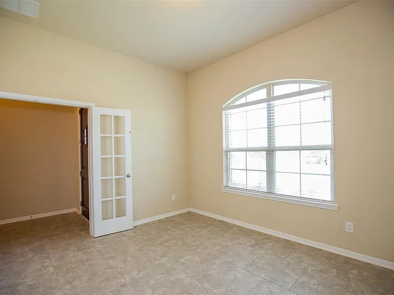 311 Lockridge Hill Ln — Photo 8