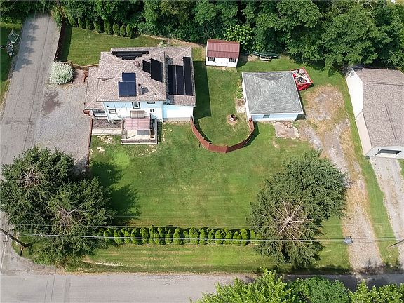 2nd image of 1415 Broadway Ave