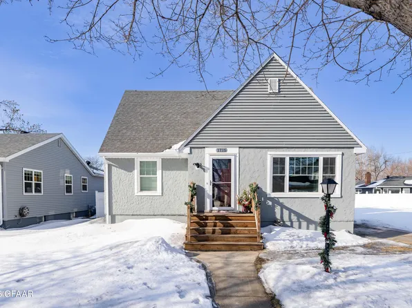 1715 N 3rd St, Grand Forks, ND 58203