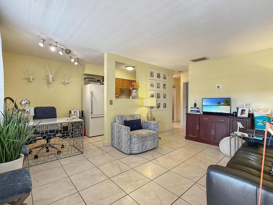 1st image of 2607 NE 8th Avenue #25