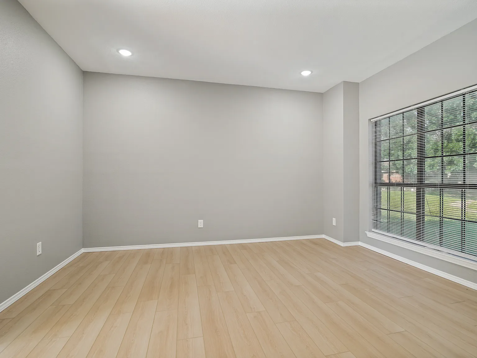 2700 Cornell Dr — Photo 4