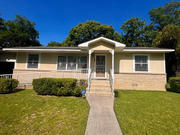 702 Parker St, Dothan, AL 36303