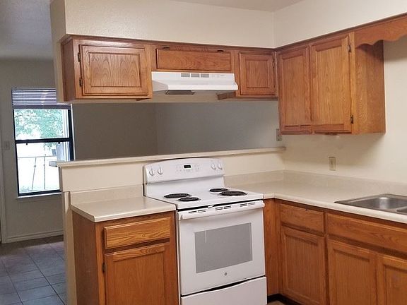 5th image of 110 Crest Dr