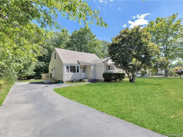 26 Gaylord Road, Trumbull, CT 06611