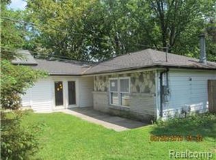 5124 Northlawn Dr, Sterling Heights, MI 48310